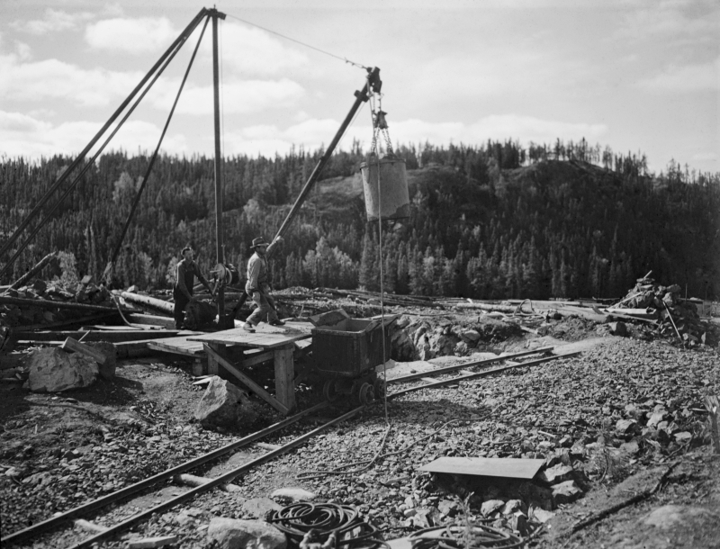historic photo of nicholson mine