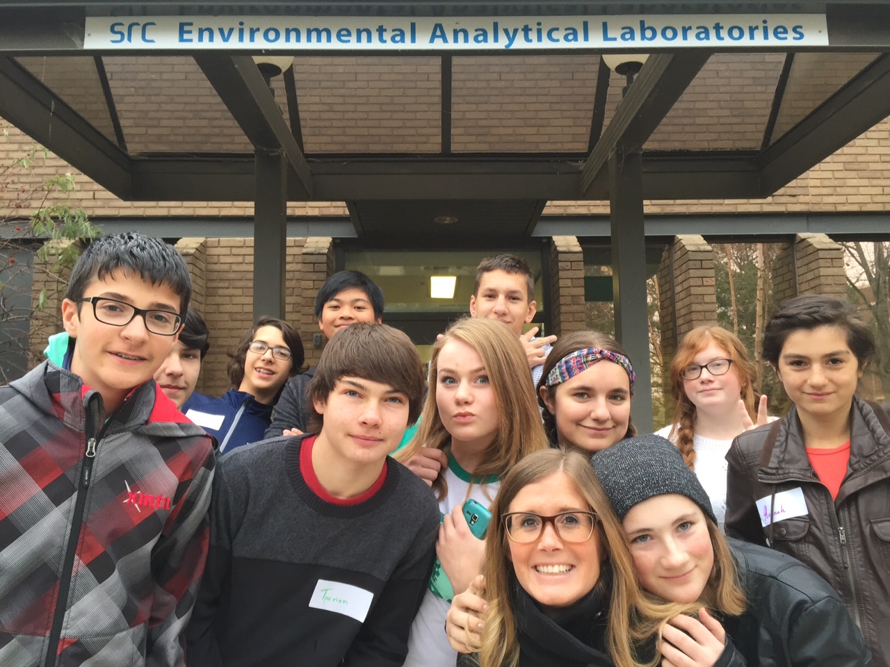 high school students huddle together for a selfie