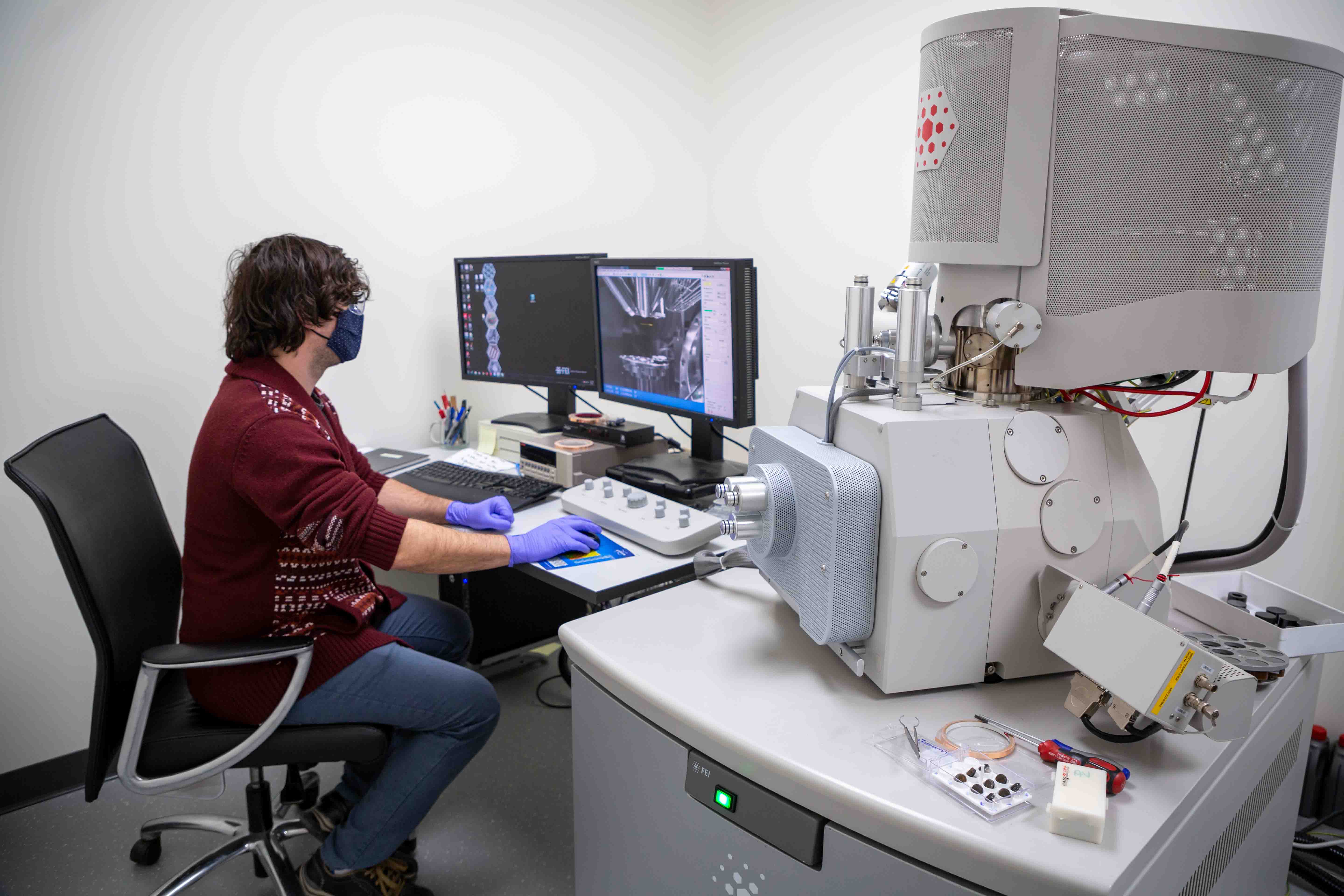 technologist operates qemscan at src