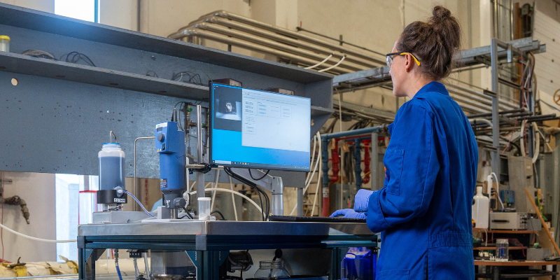 an src employee using the clay analyzer