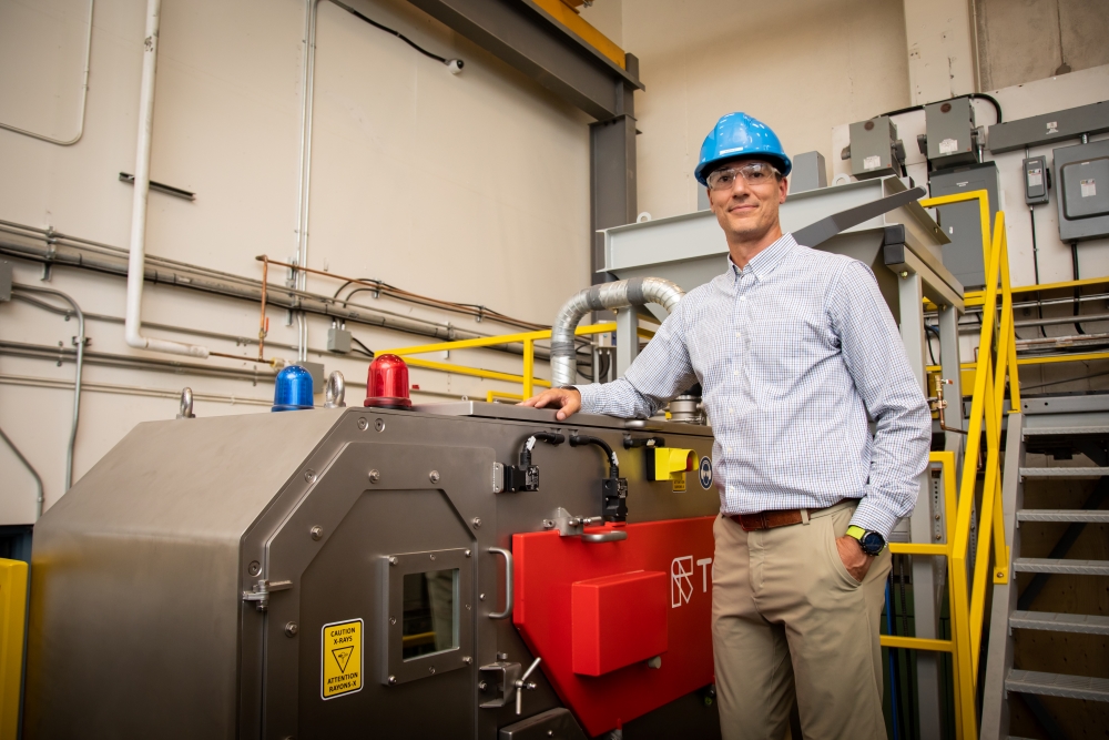 SRC diamond lab manager mike mccubbing with xrt sorter