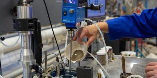 src employee using clay analyzer