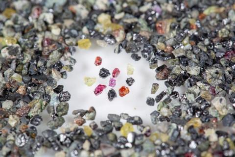 an ore sample with indicator minerals at the centre