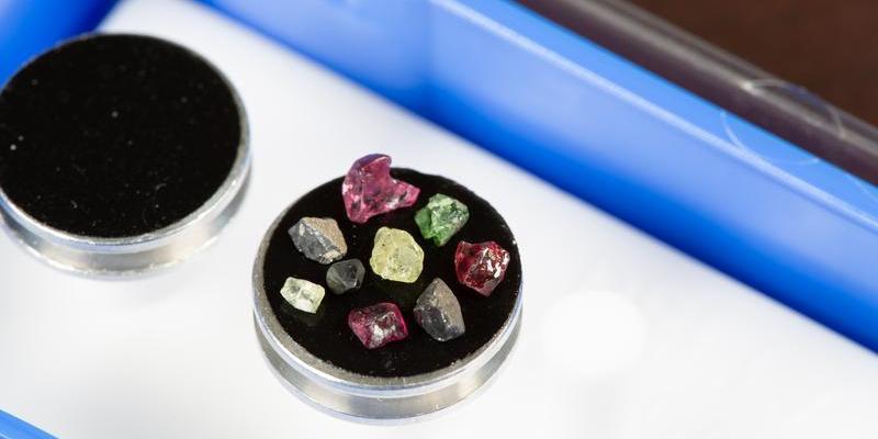 diamond indicator minerals being analyzed at src